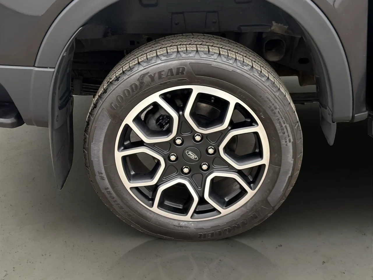 Vehicle image 32