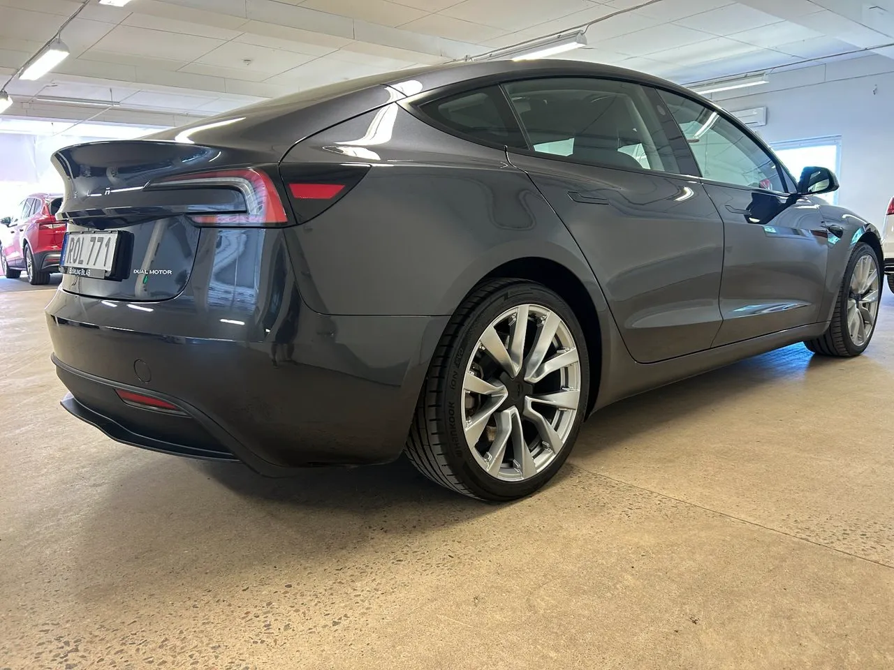 Vehicle image 5