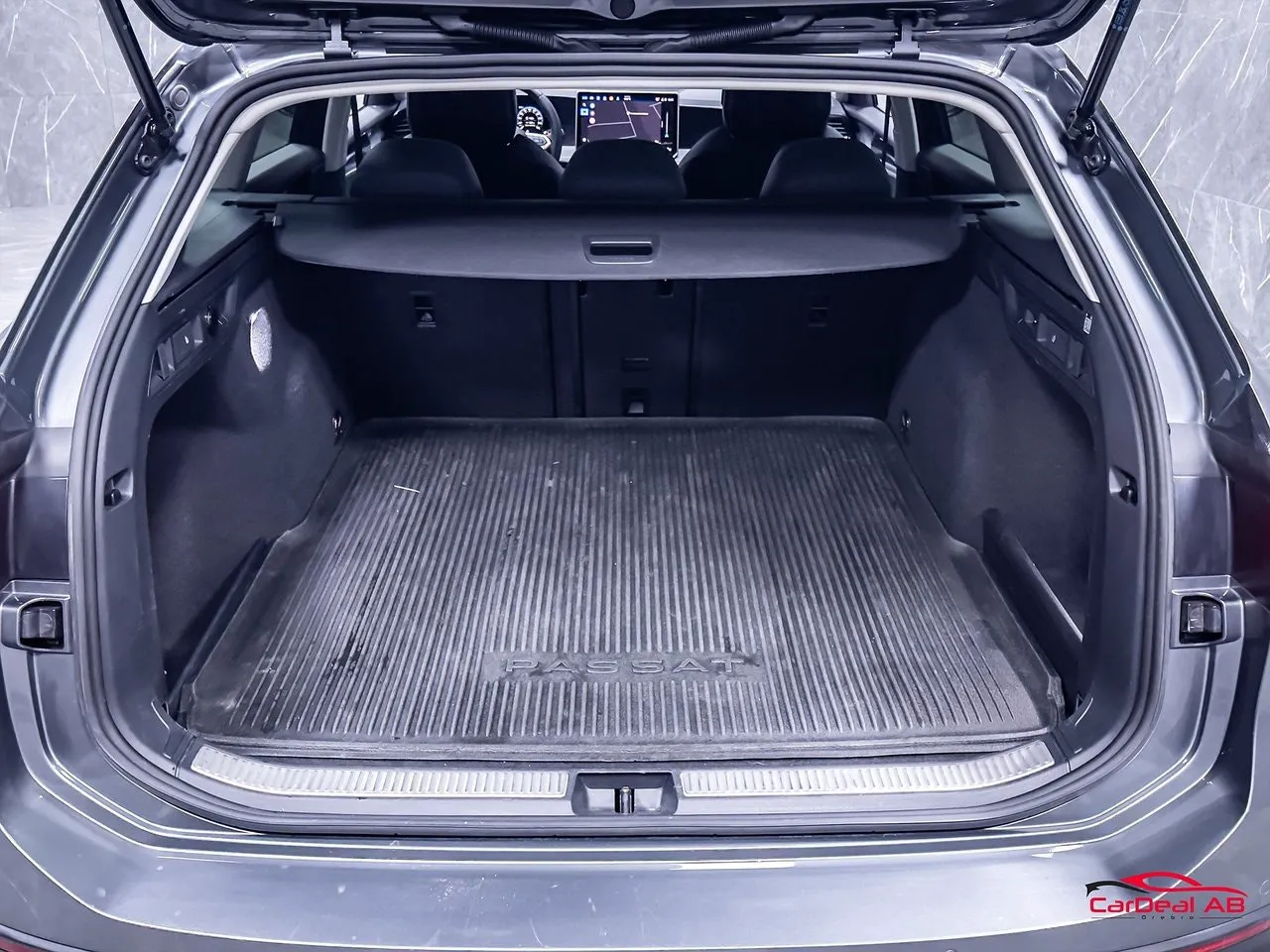 Vehicle image 16