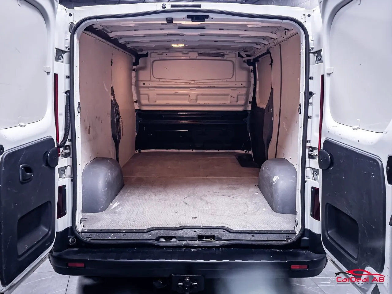 Vehicle image 16