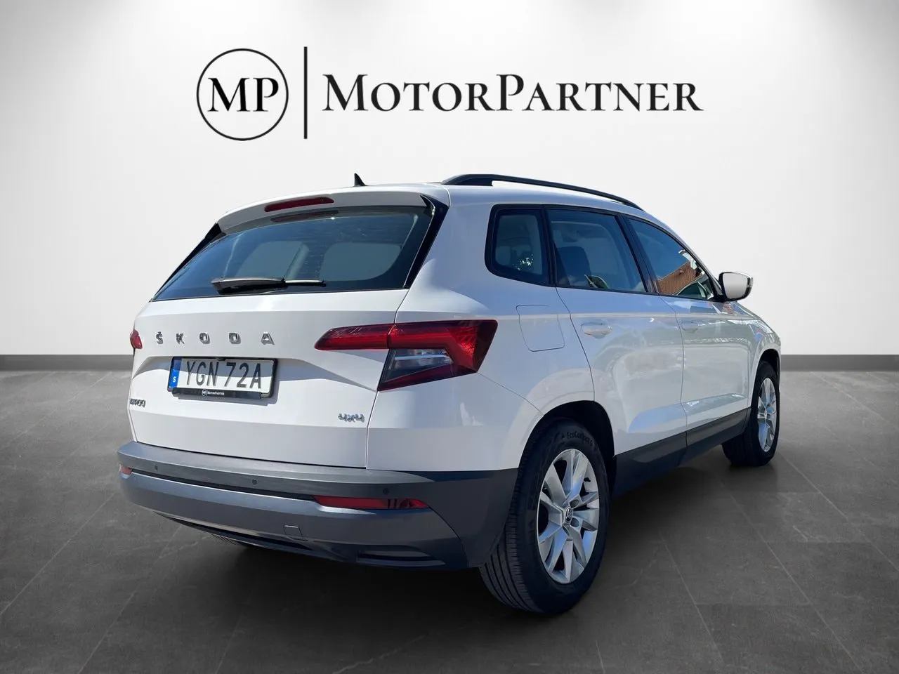 Vehicle image 6