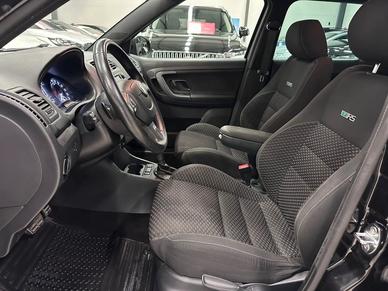 Vehicle image 12