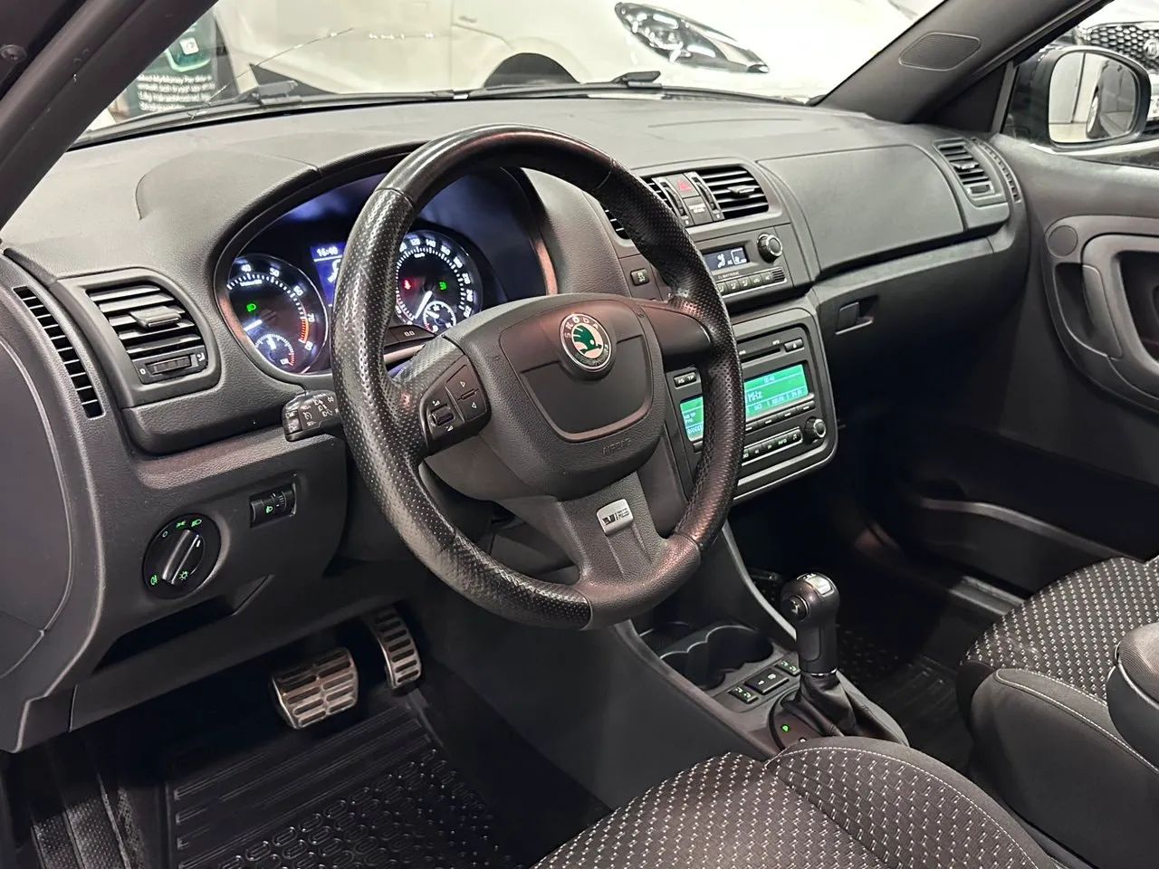 Vehicle image 11