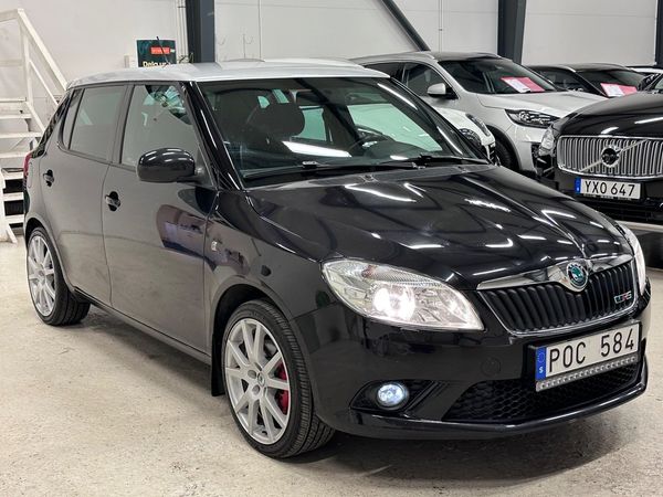 Skoda Fabia RS 1.4 TSI 180HK SPORT AUTOMAT PADDLAR VÄLSERVAD - 2013