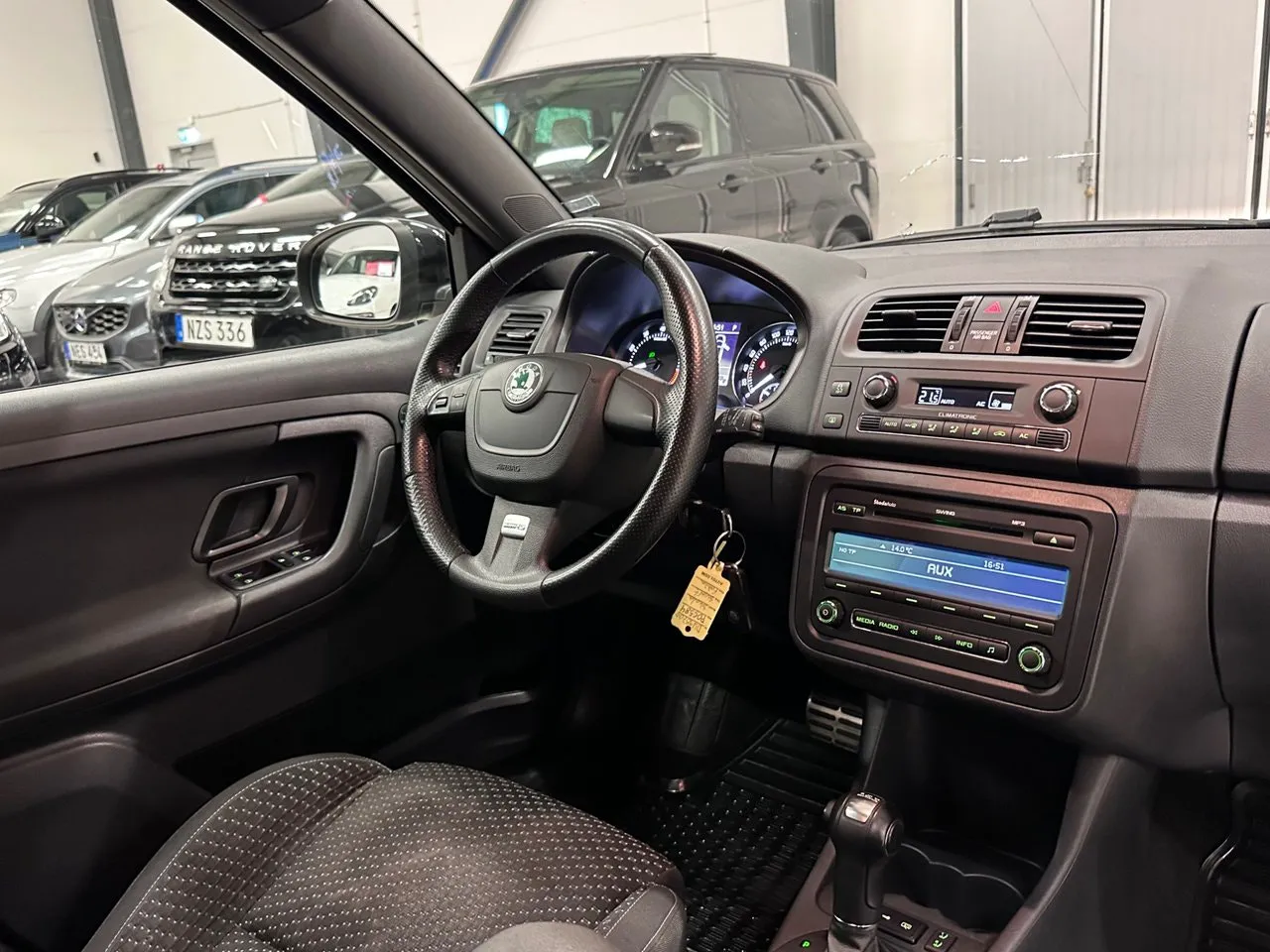 Vehicle image 21