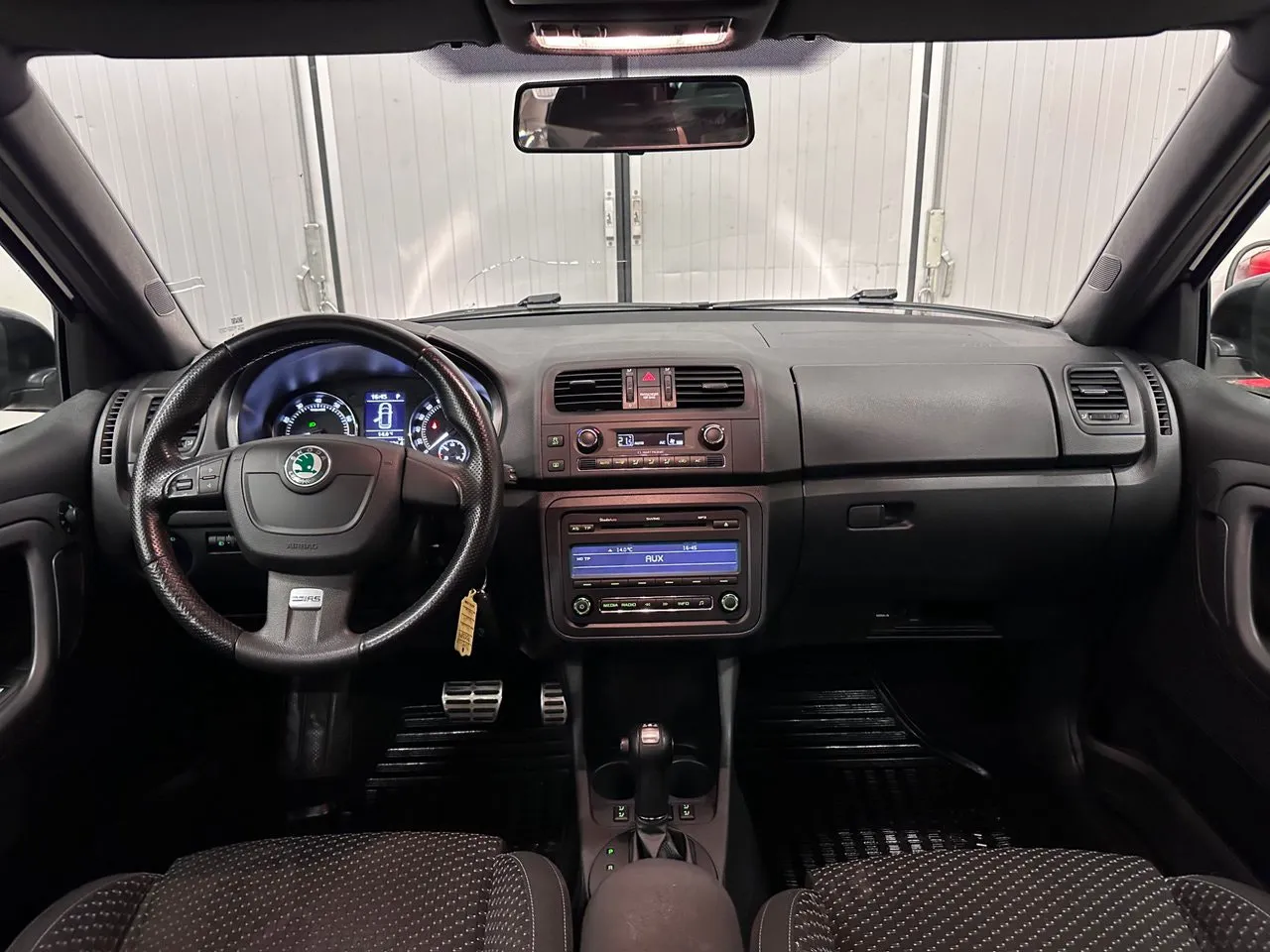 Vehicle image 16
