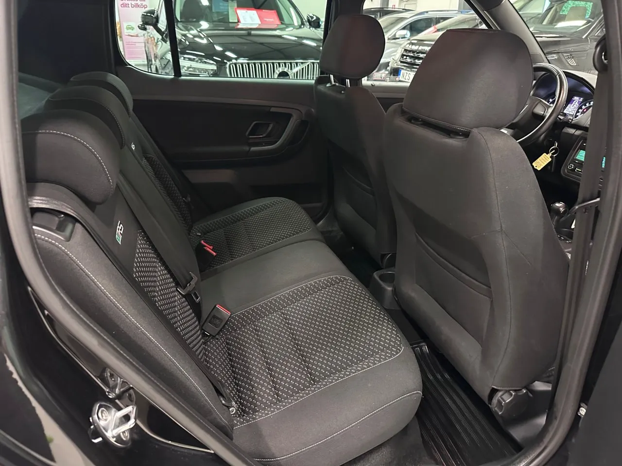 Vehicle image 22