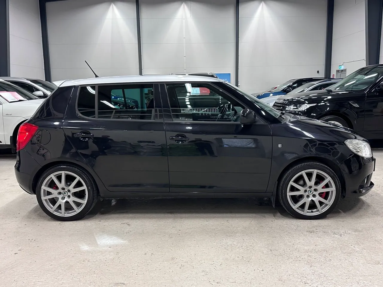 Vehicle image 4