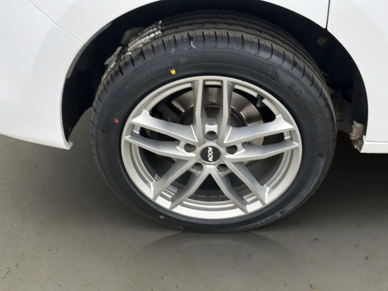 Vehicle image 30