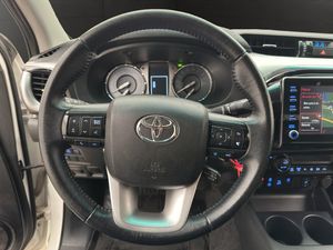 Toyota Hilux bild 16