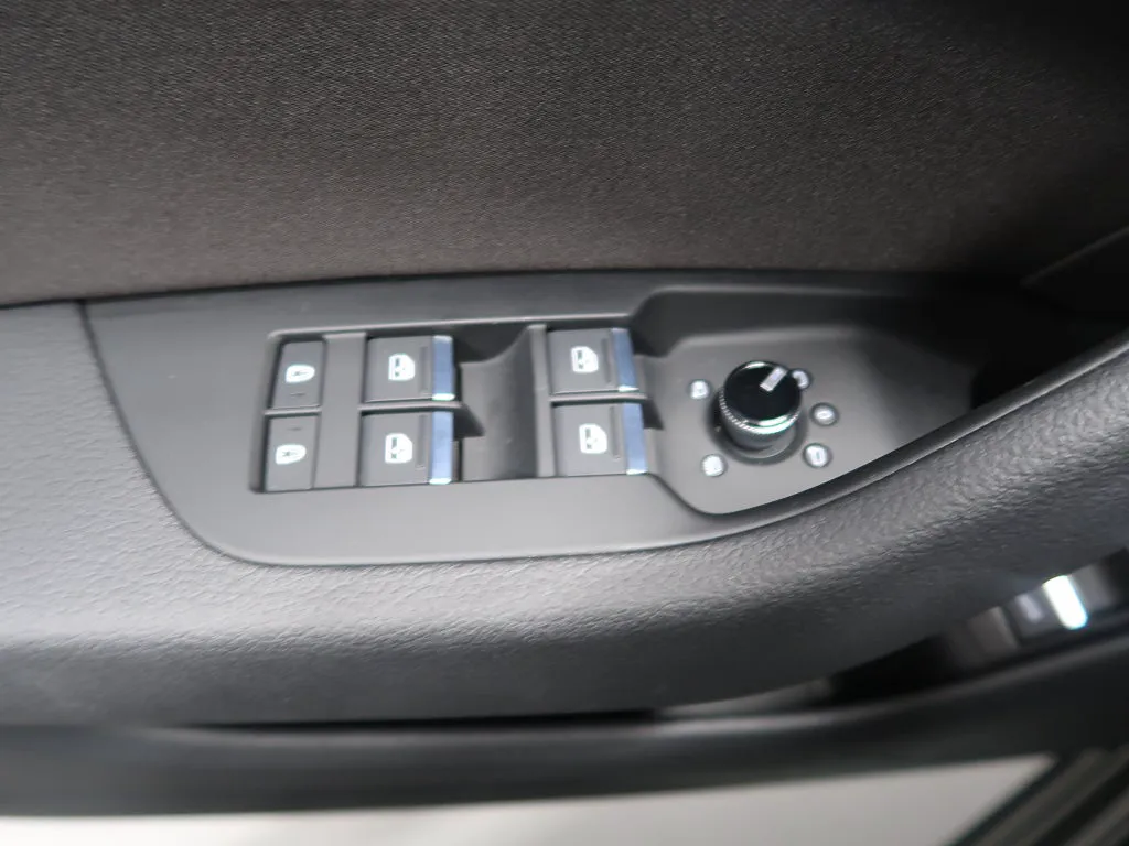 Vehicle image 47