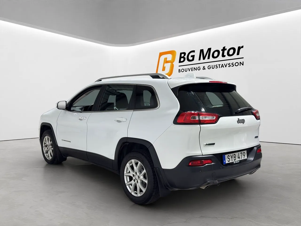 Vehicle image 5