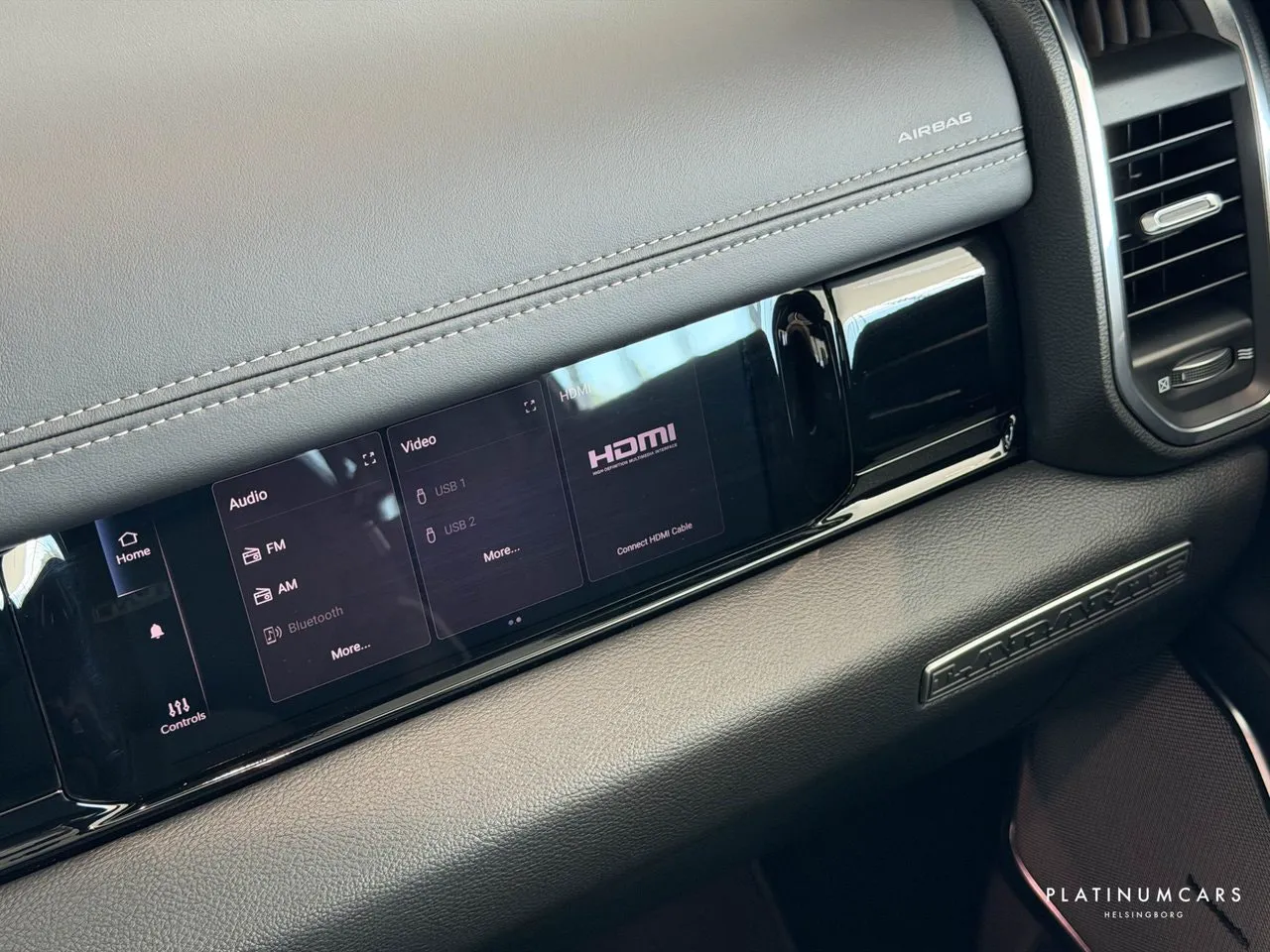 Vehicle image 15