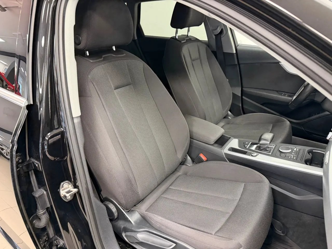 Vehicle image 14