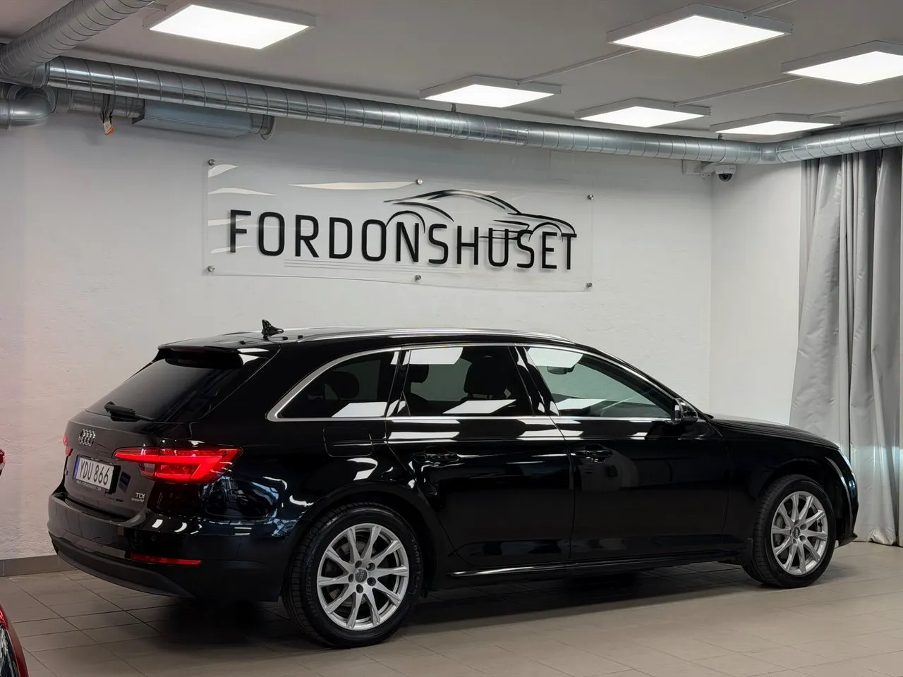 Vehicle image 9