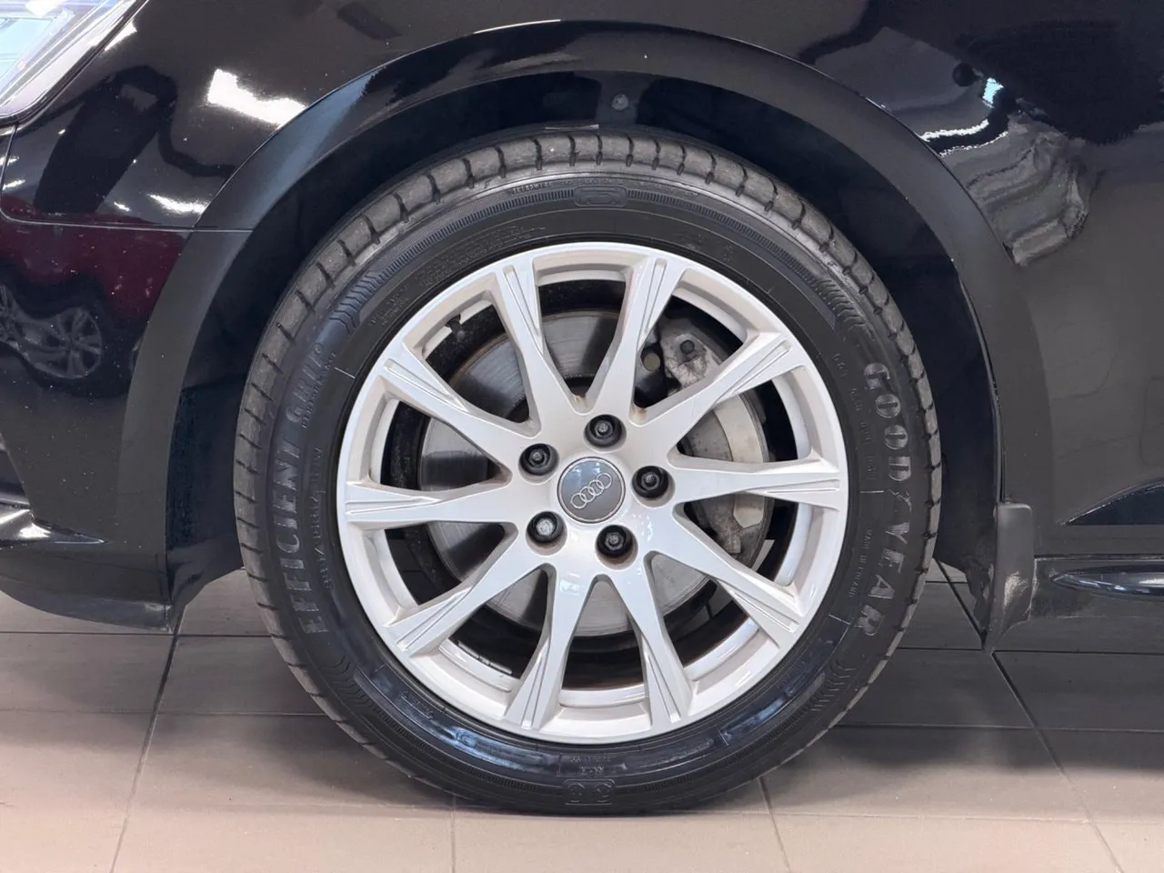 Vehicle image 6