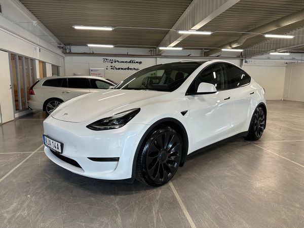 Tesla Model Y Performance AWD 534hk Dragkrok Värmepump FSD Kamera - 2023