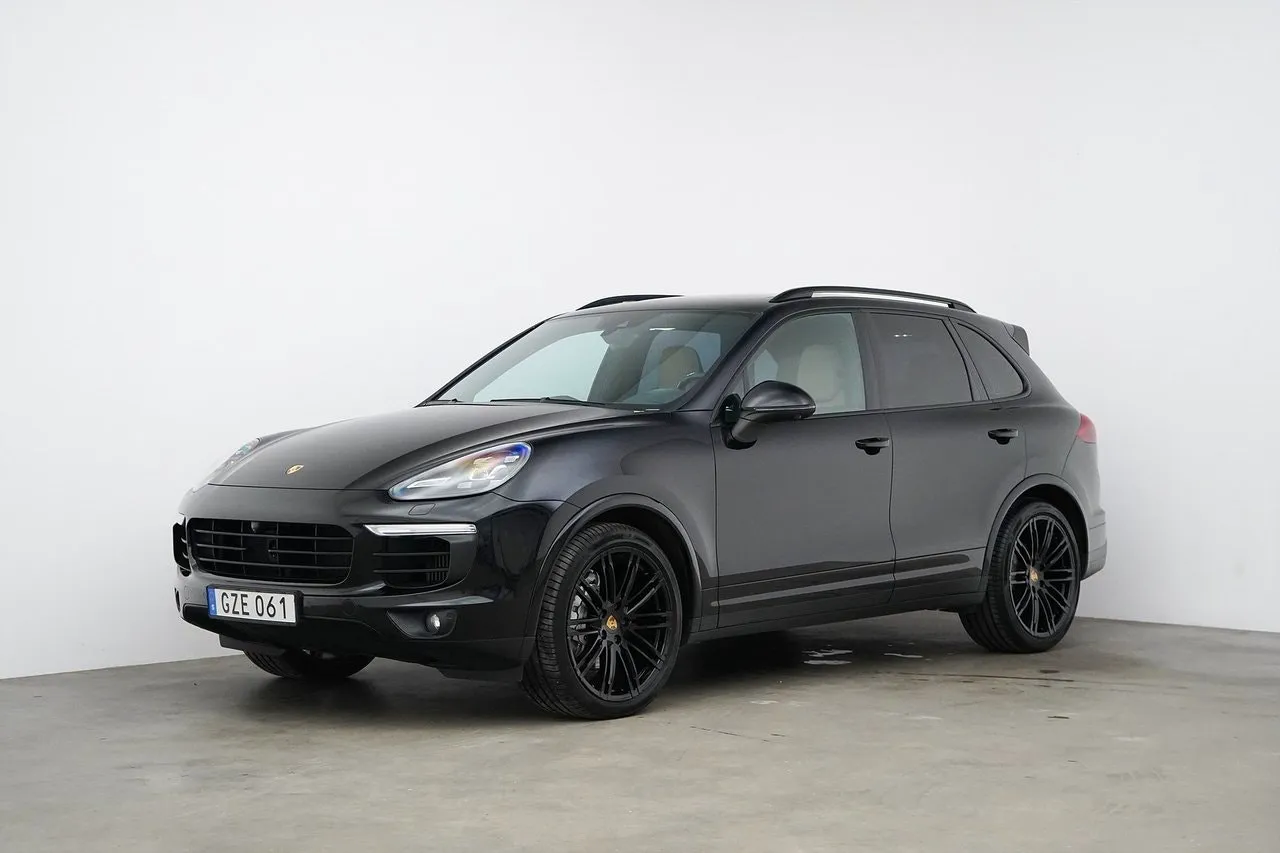 Vehicle image 24