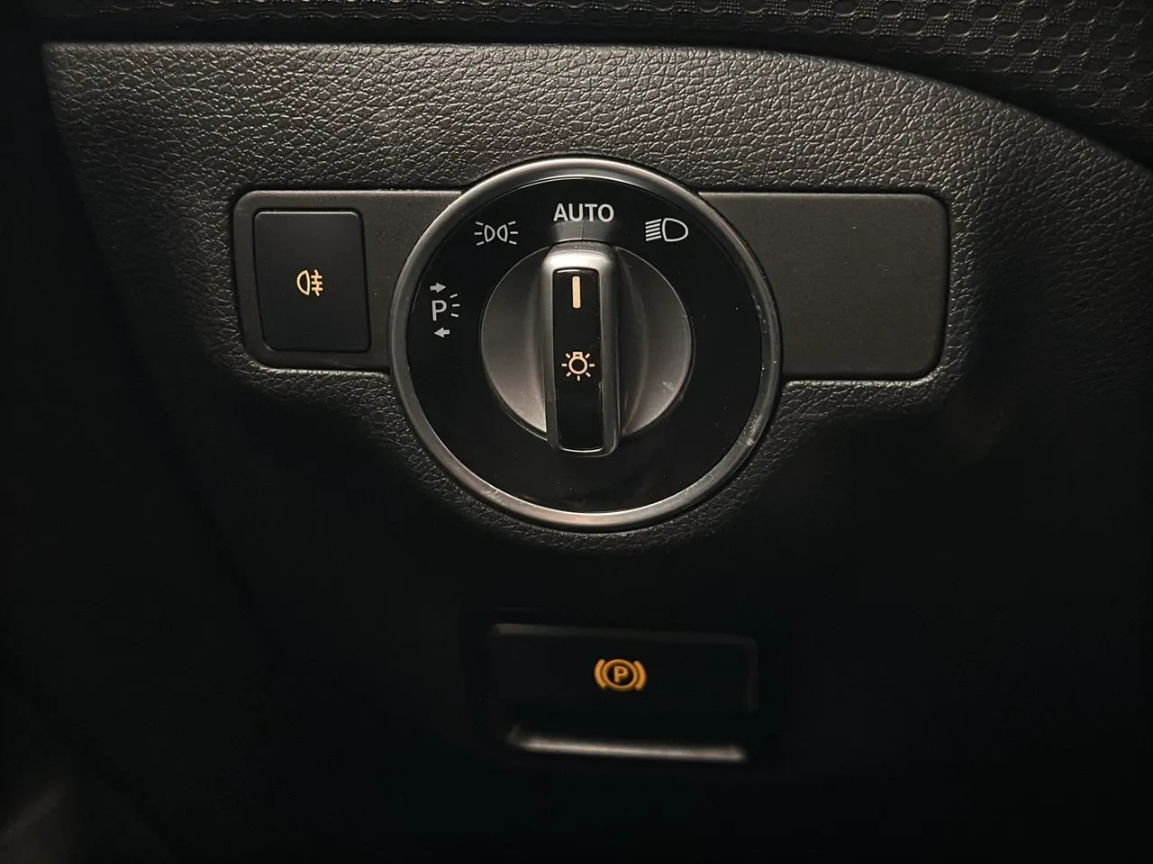 Vehicle image 28
