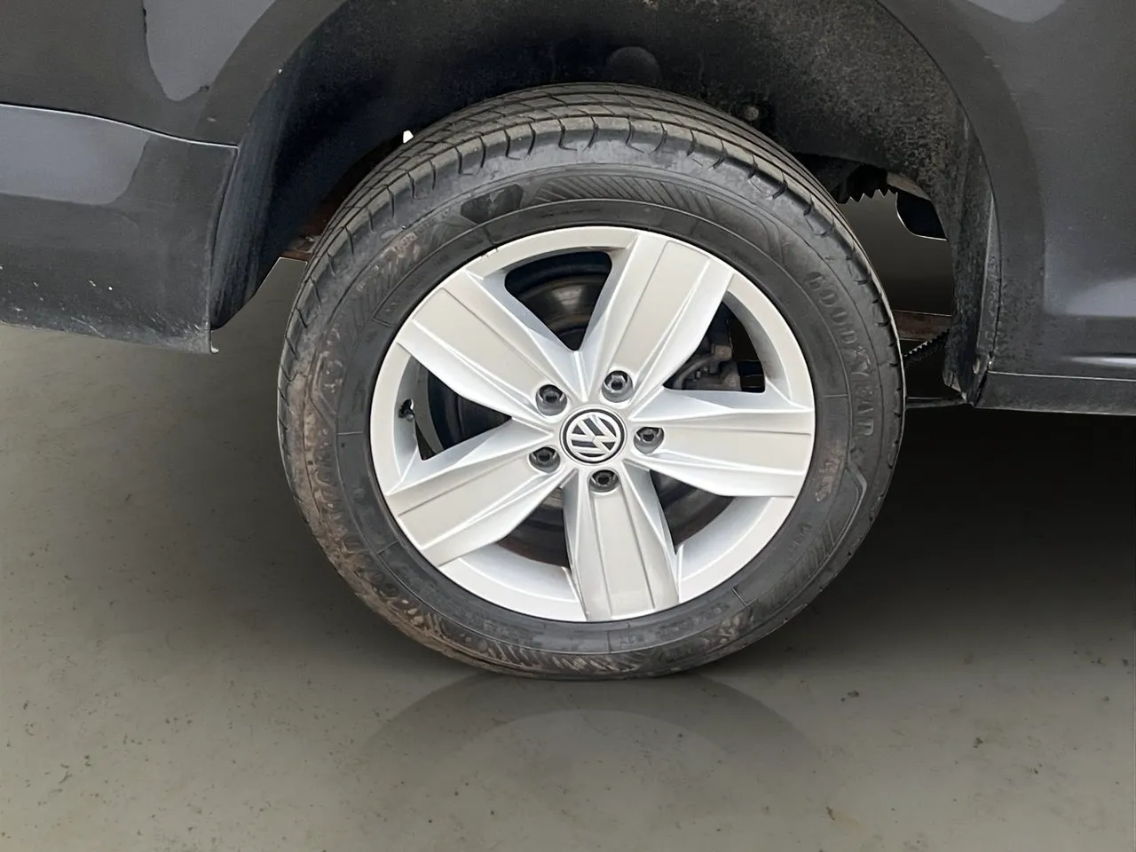Vehicle image 25