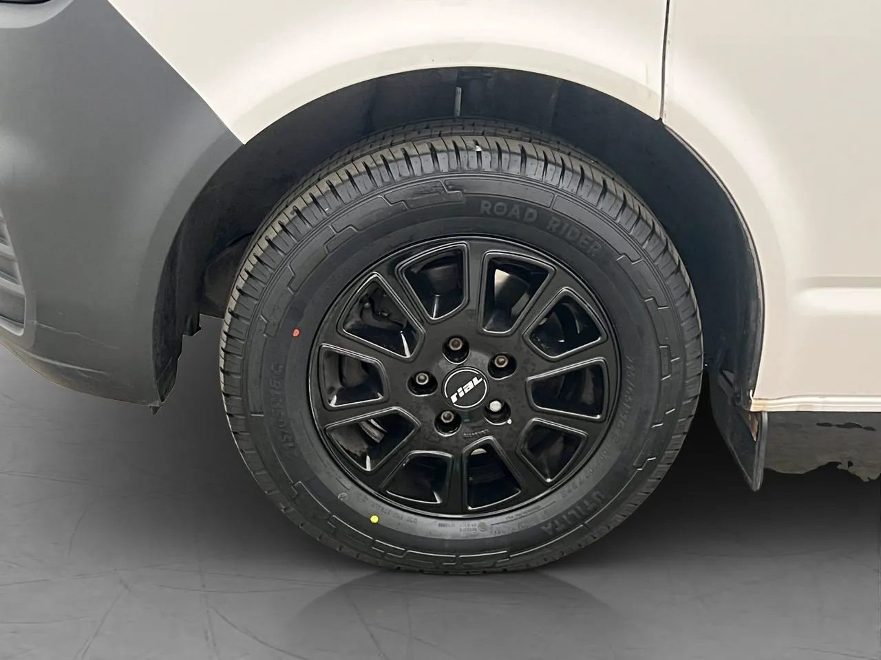 Vehicle image 26