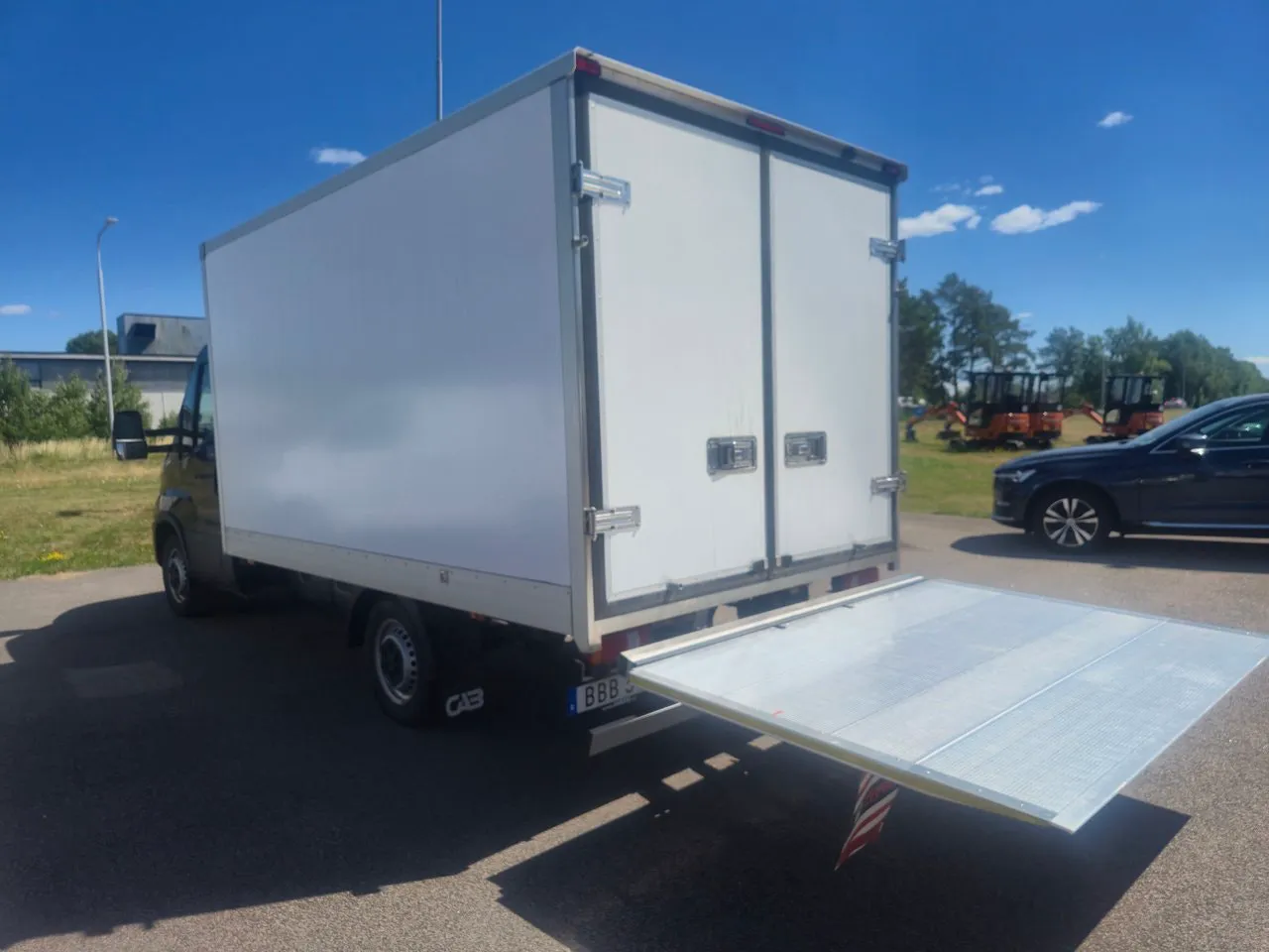 Vehicle image 6