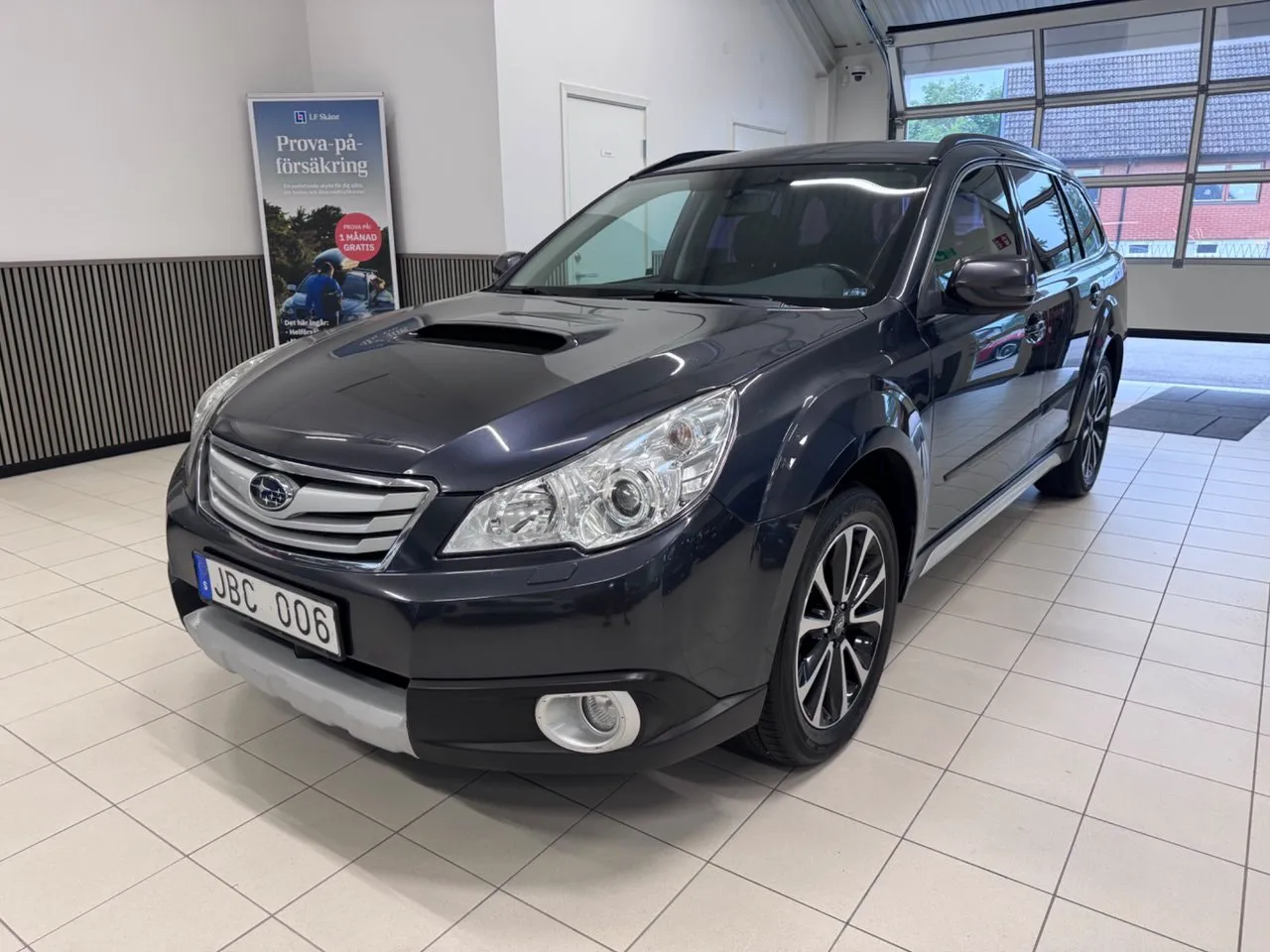 Vehicle image 6
