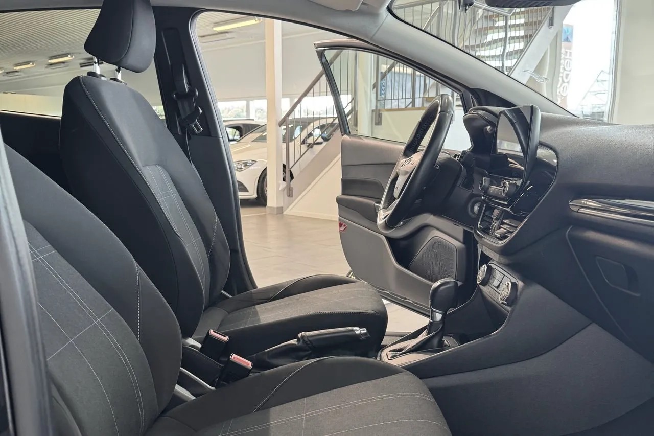 Vehicle image 7