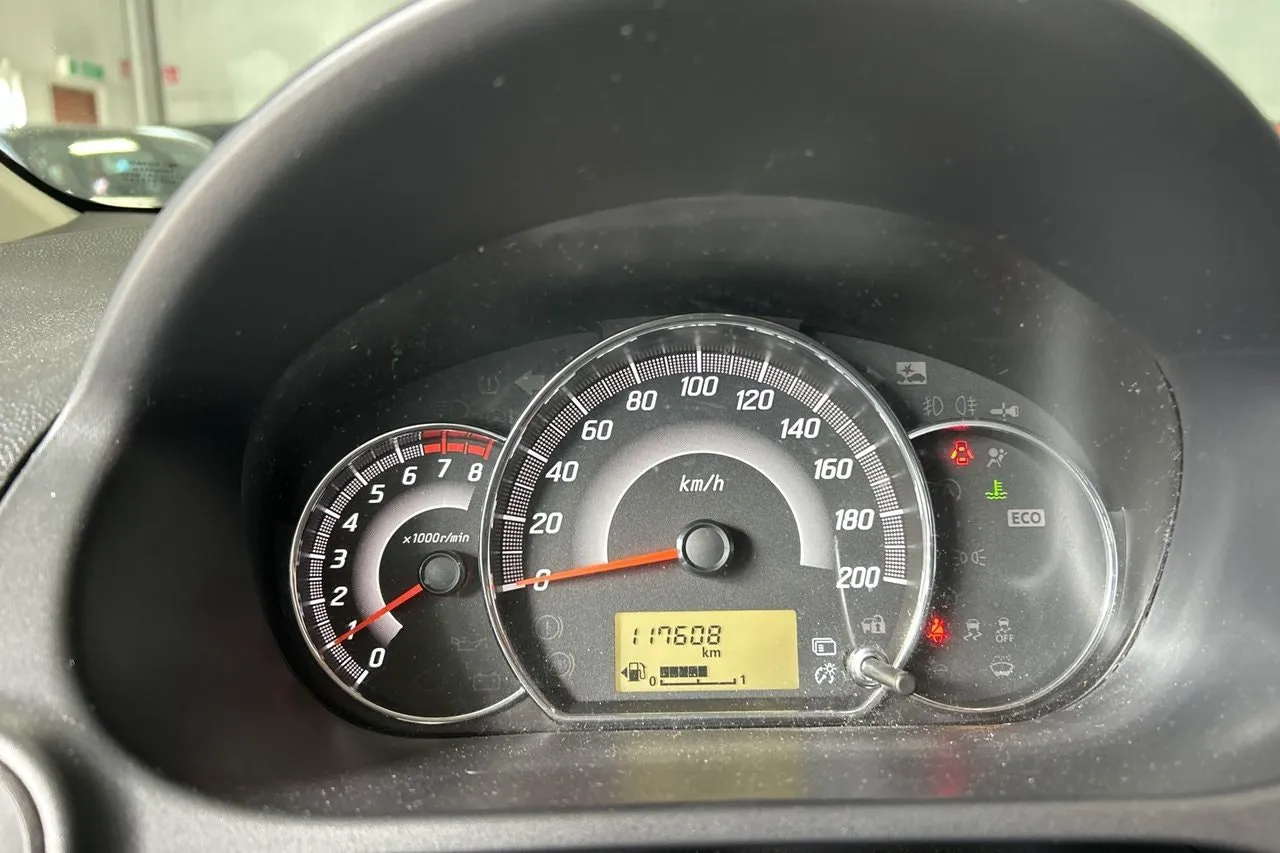 Vehicle image 18