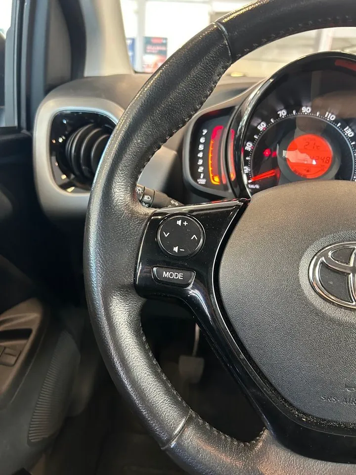 Vehicle image 14