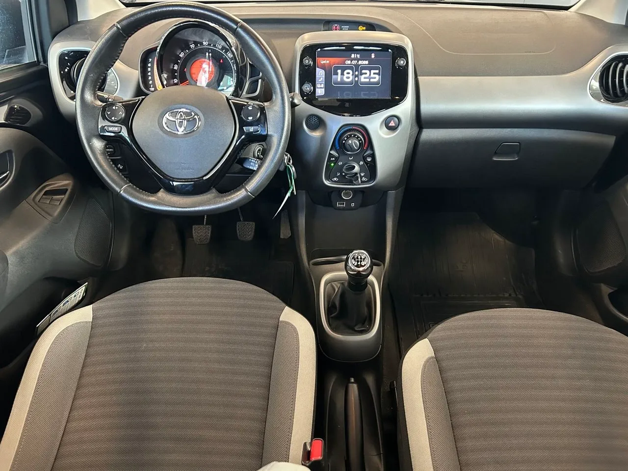 Vehicle image 11