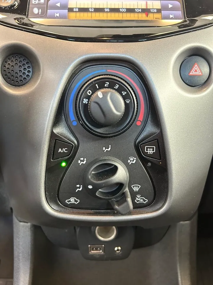 Vehicle image 21