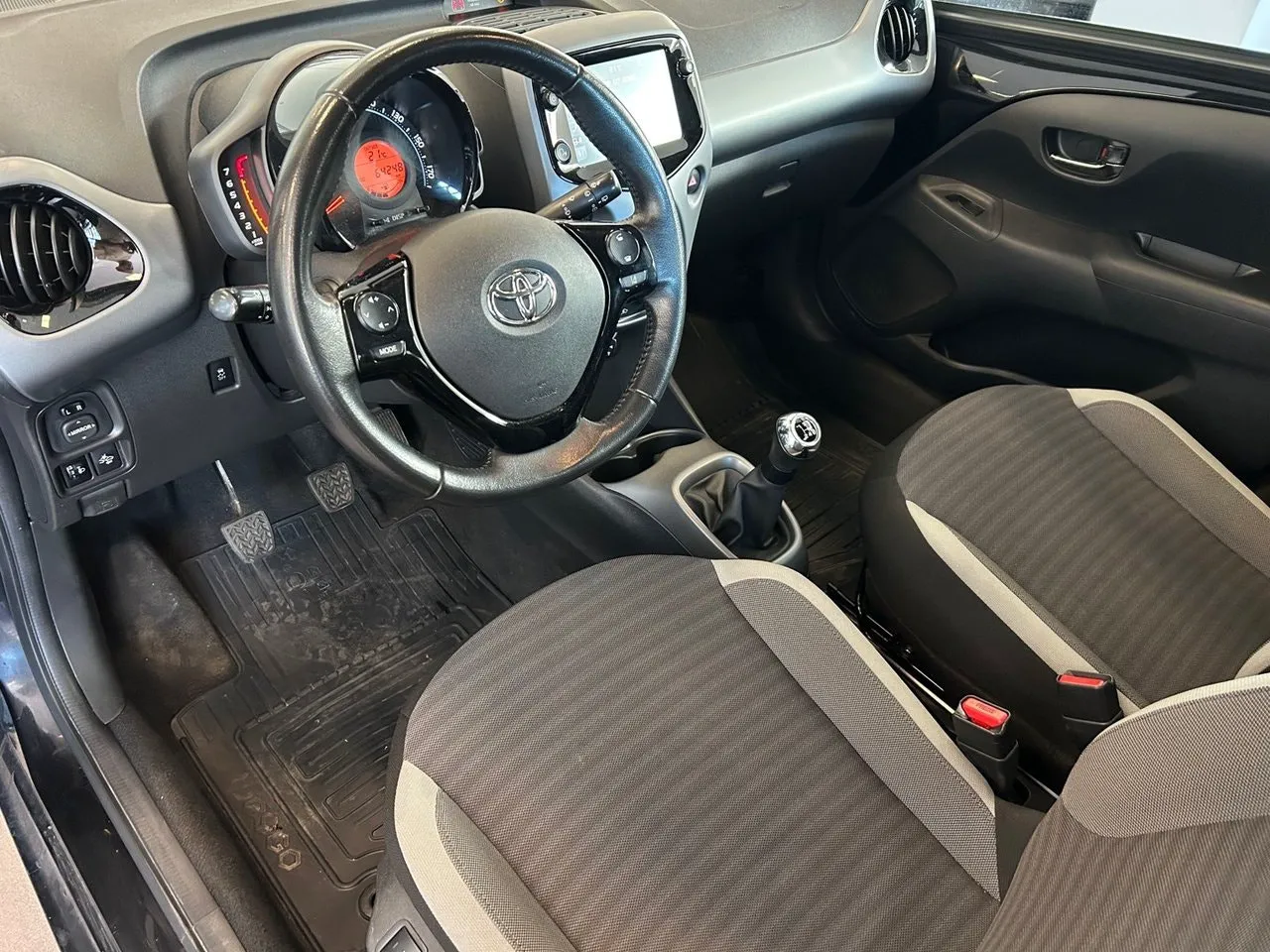 Vehicle image 9
