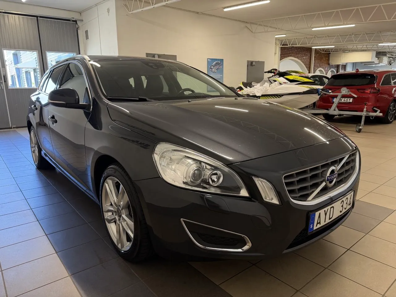 Vehicle image 5