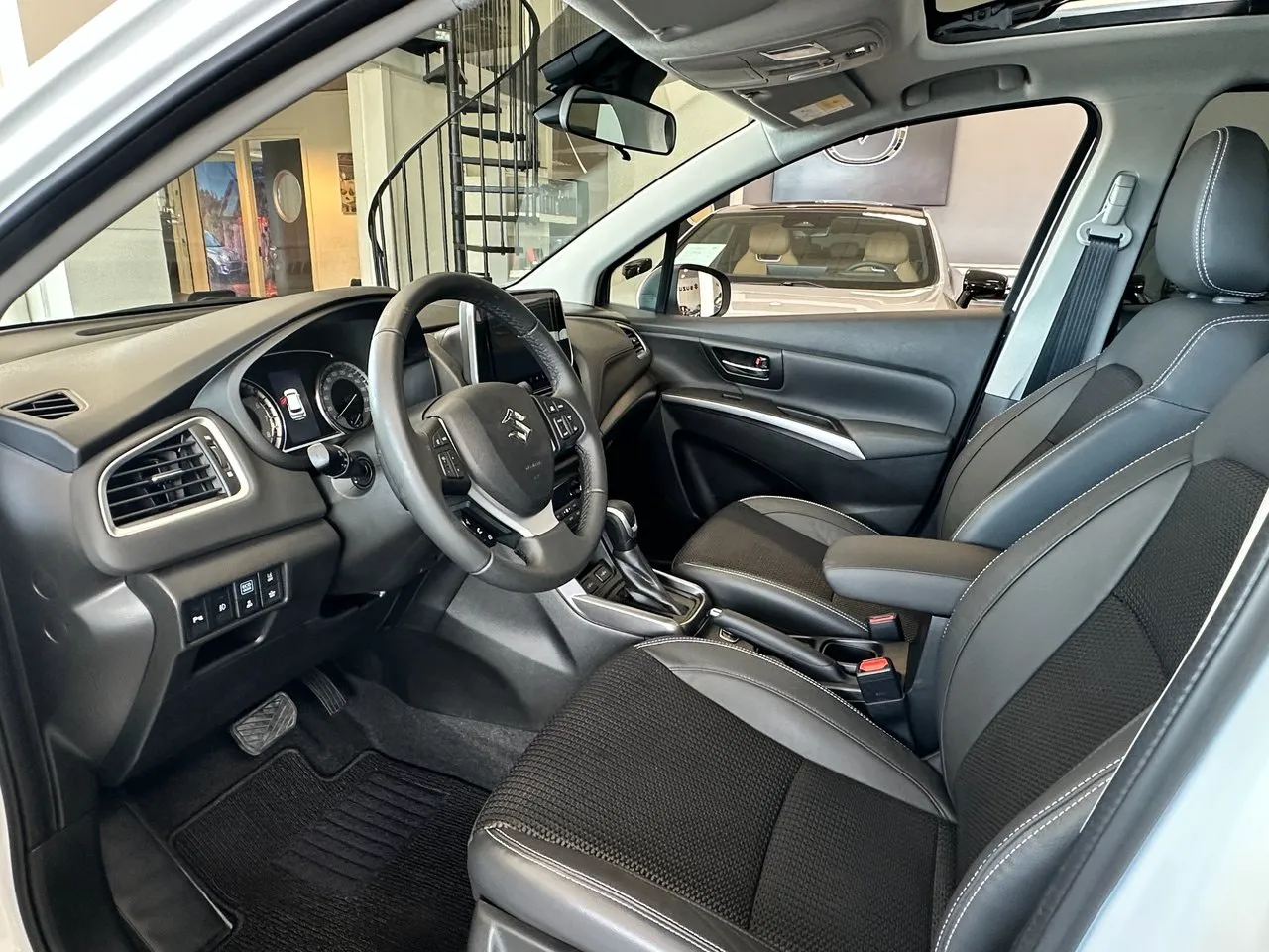 Vehicle image 6