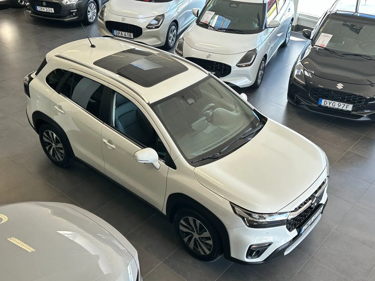 Vehicle image 4