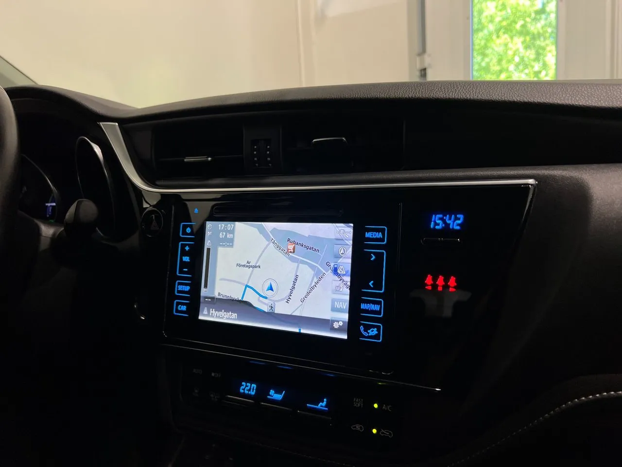 Vehicle image 18