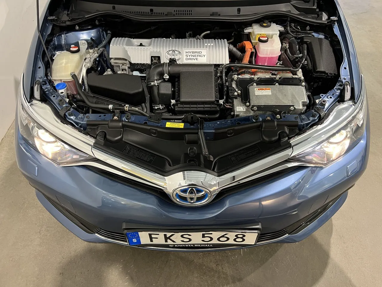 Vehicle image 10