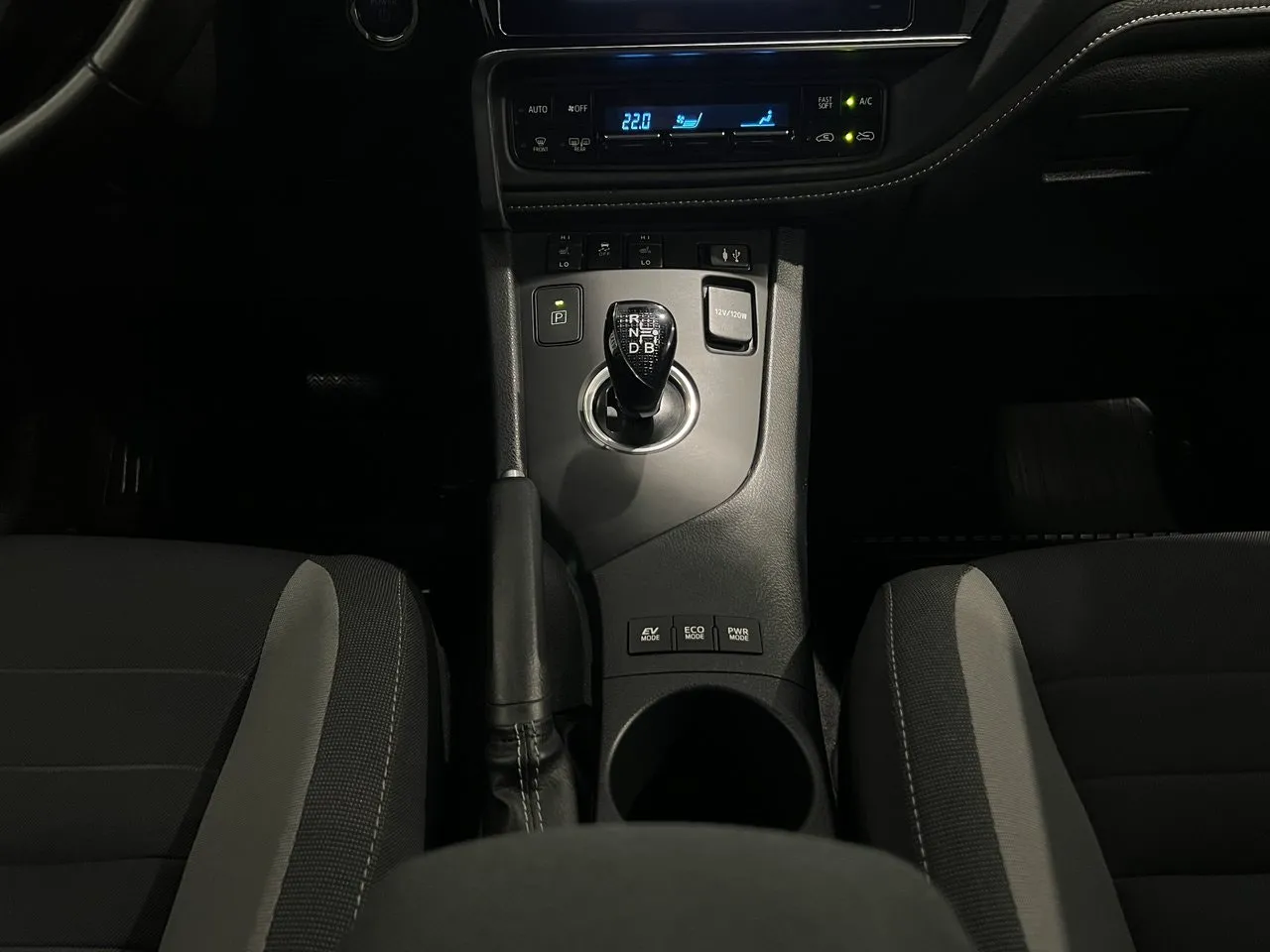Vehicle image 15