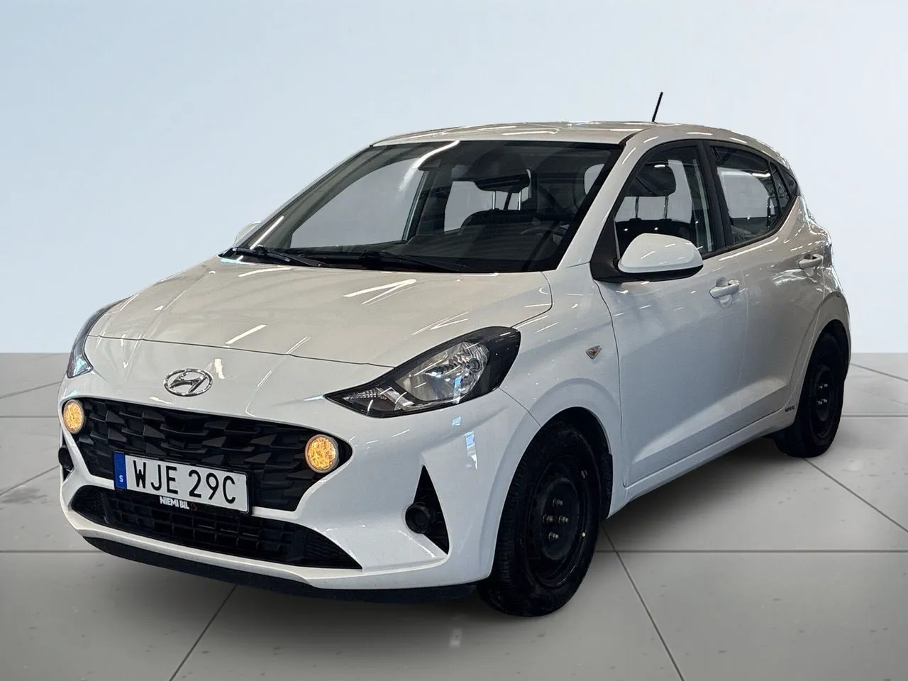 Vehicle image 3