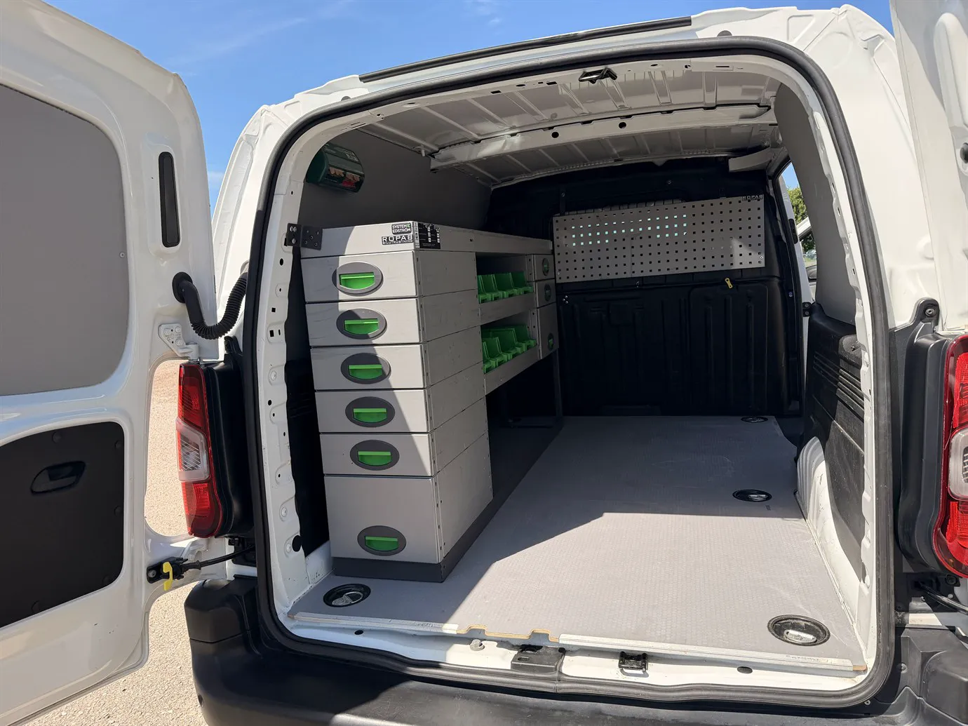 Vehicle image 8