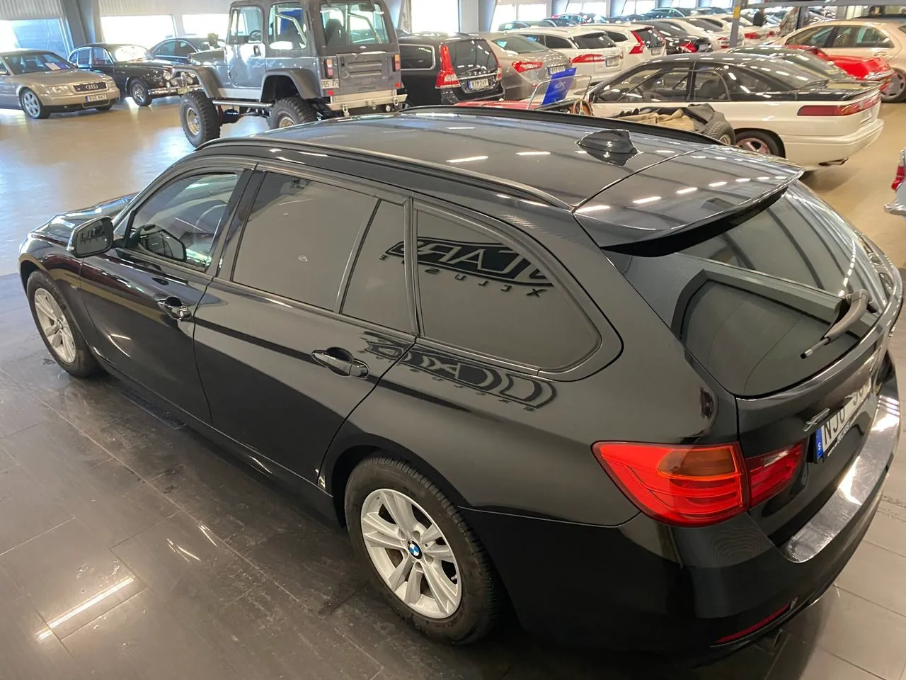Vehicle image 6