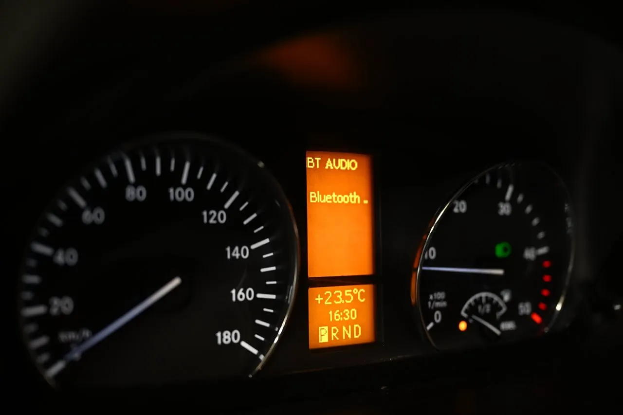 Vehicle image 25