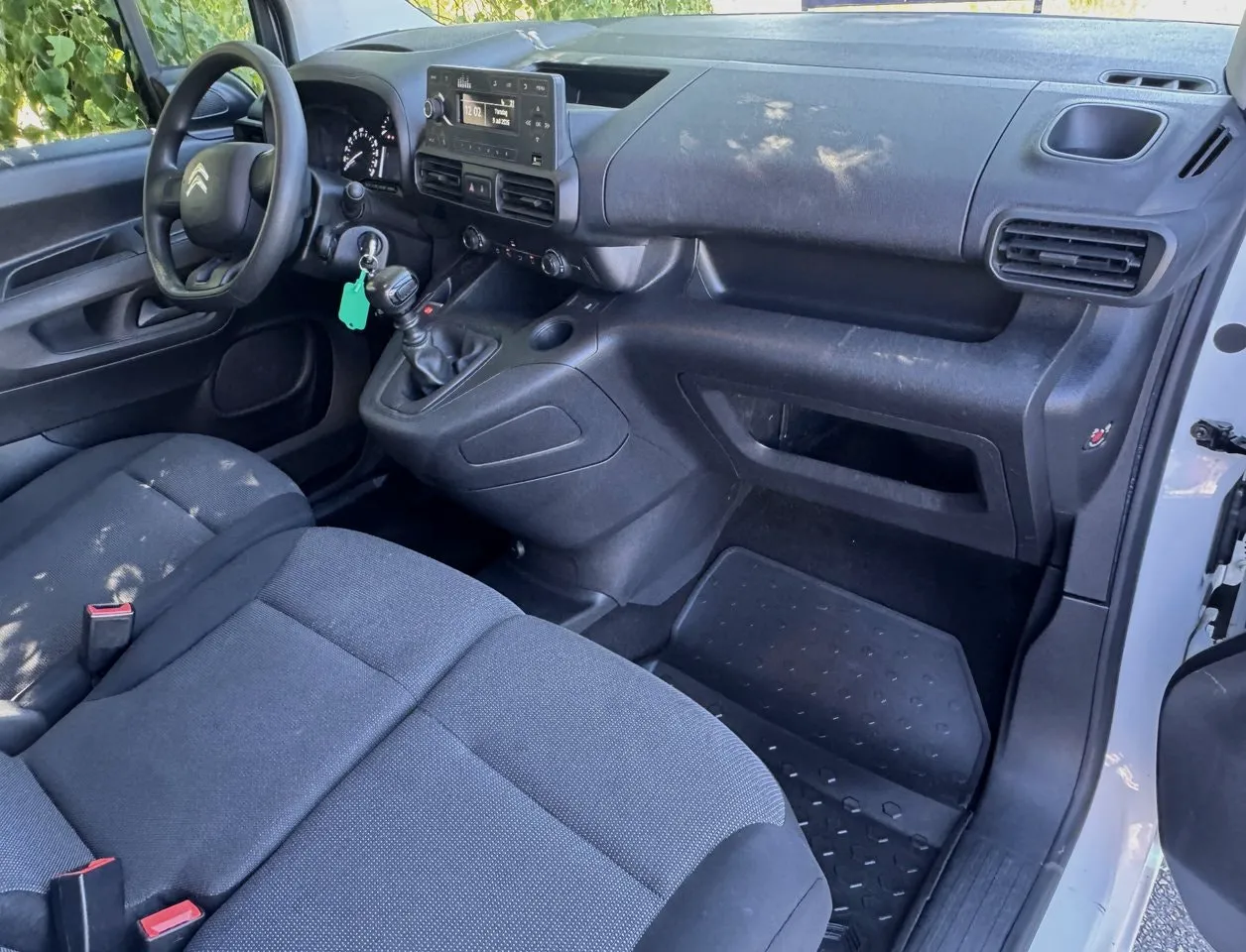 Vehicle image 14
