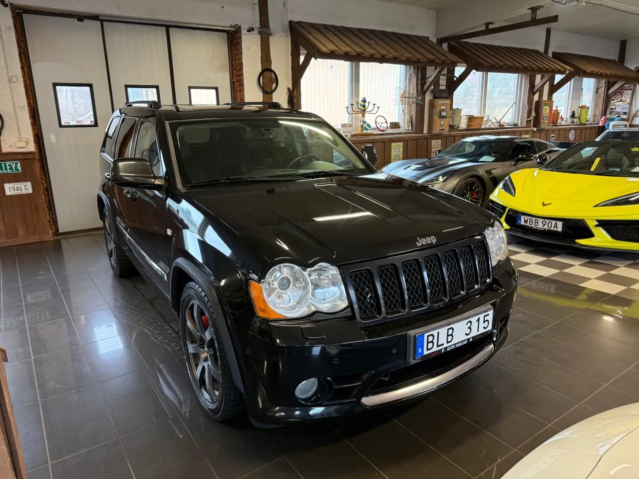 Vehicle image 15