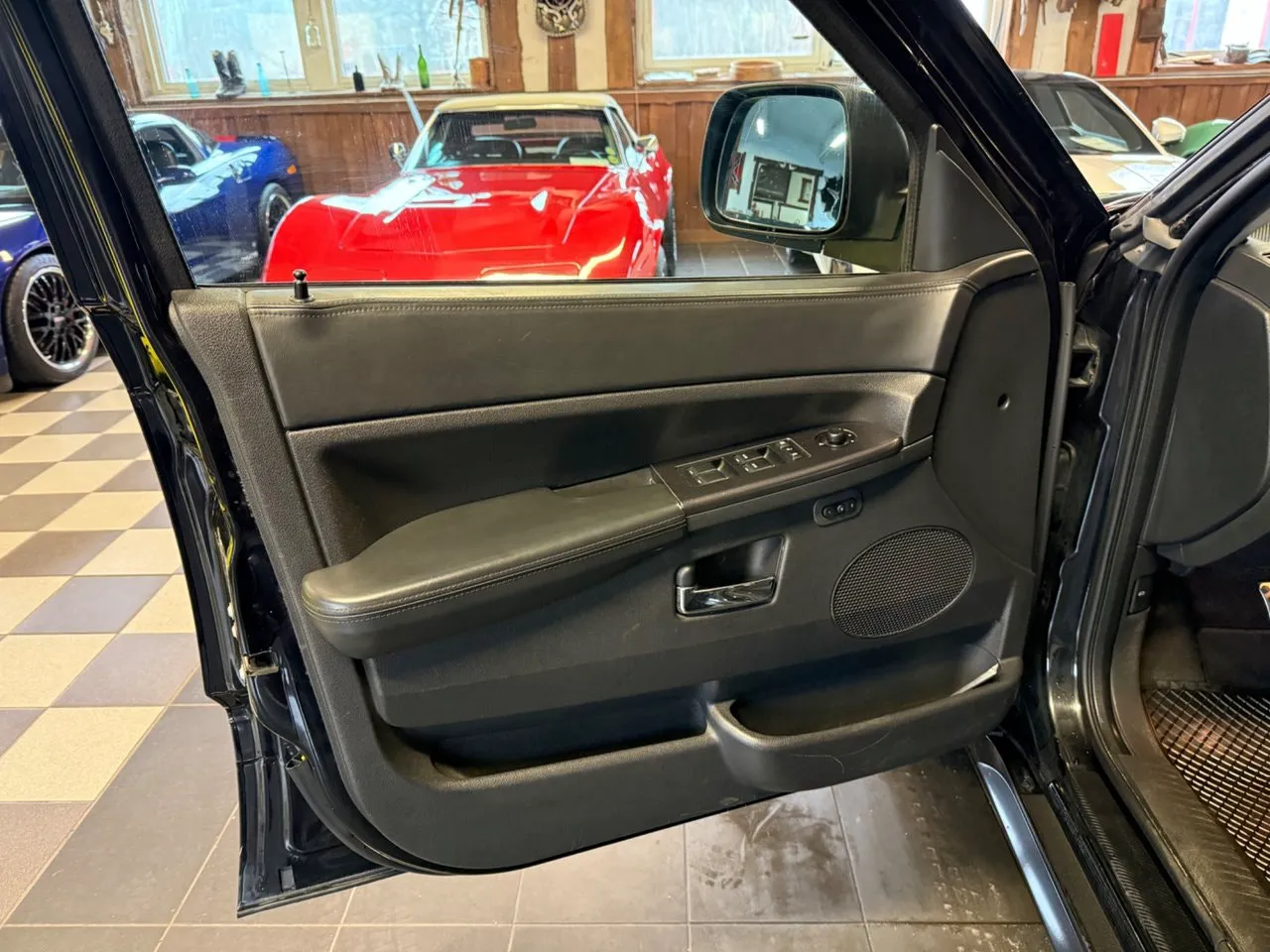 Vehicle image 18