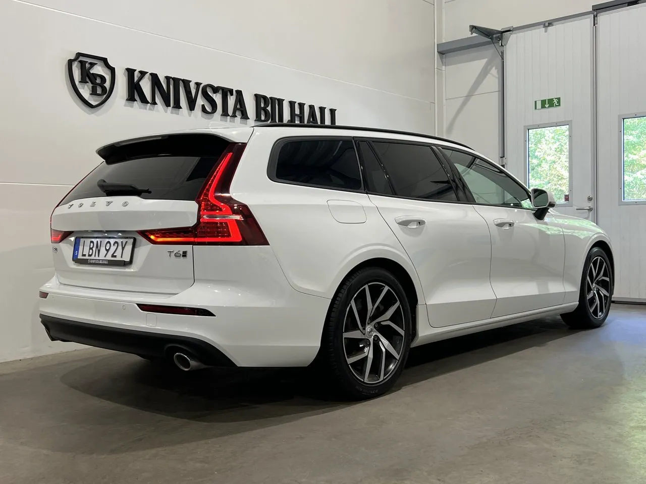 Vehicle image 25