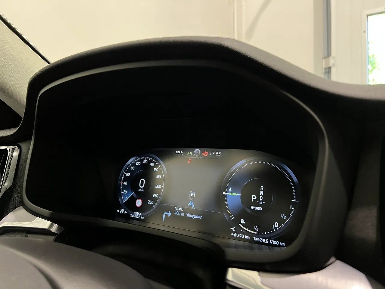 Vehicle image 18