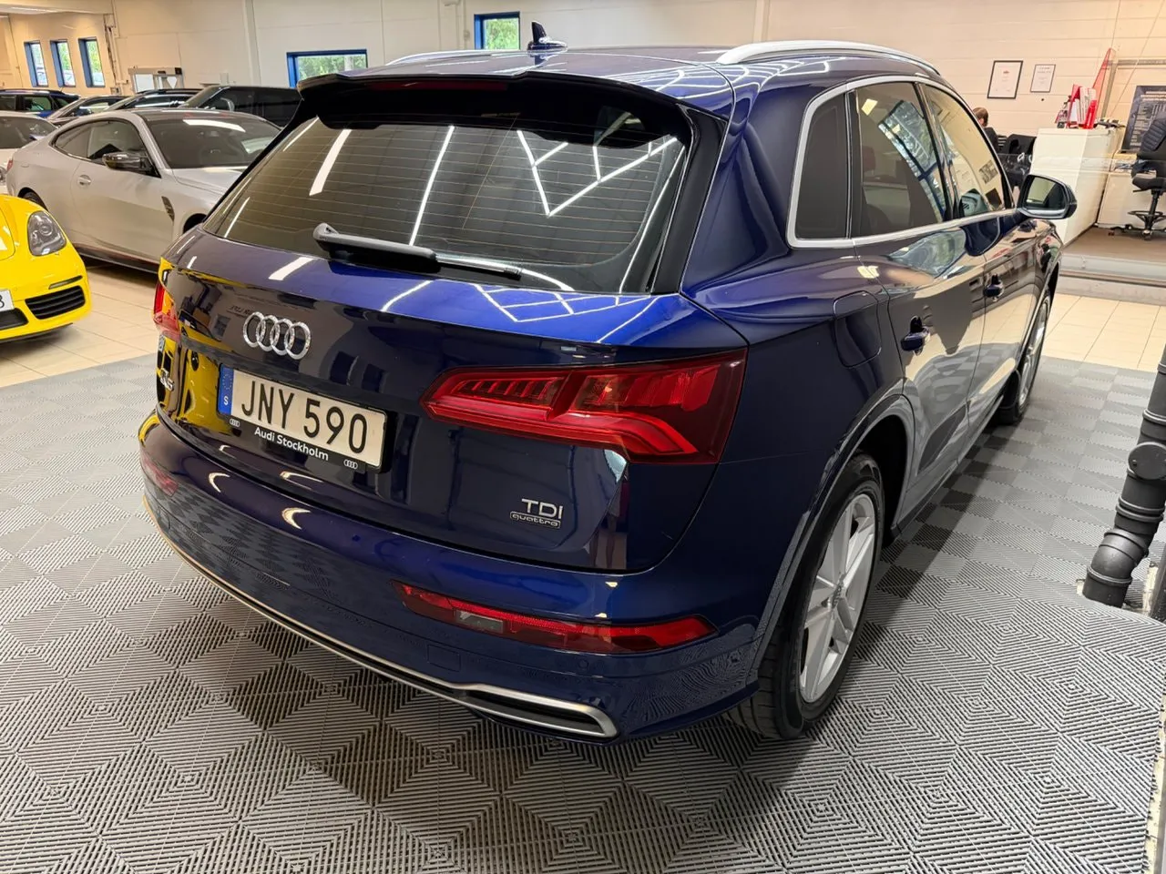 Vehicle image 4