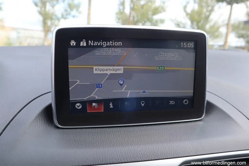 Vehicle image 15
